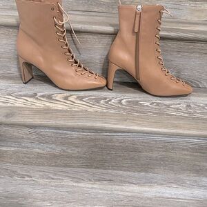 NWOT Beautiful leather lace up ankle boot (made in Spain)